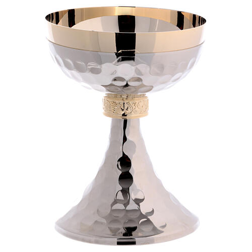 Chalice and ciborium in brass, hammered and decorated with grapevine 5