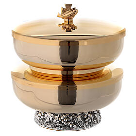 Two-level ciborium for celebration with grape decoration on antiqued silver
