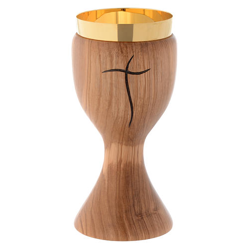 Cálice madeira oliveira sazonada Assis cruz estilizada 1