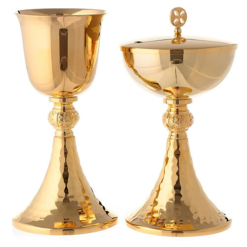 Chalice and pyx made of 24 carat gold-plated brass with knurled effect 1