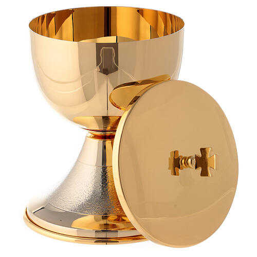 Short ciborium in 24-karat gold plated brass with knurling 3