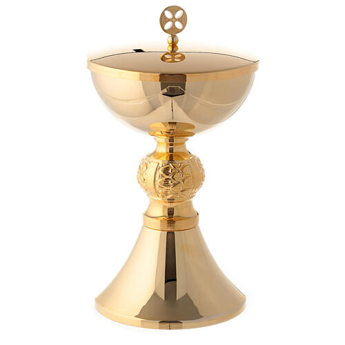 Engraved chalice and ciborium in gold plated brass 3