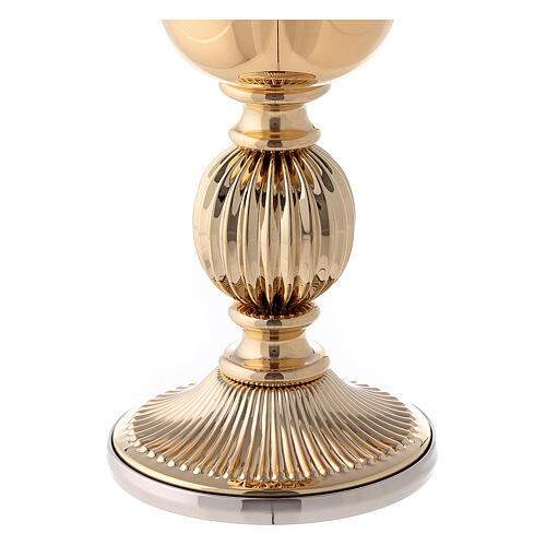 Classic engraved chalice and ciborium in gold plated brass 4