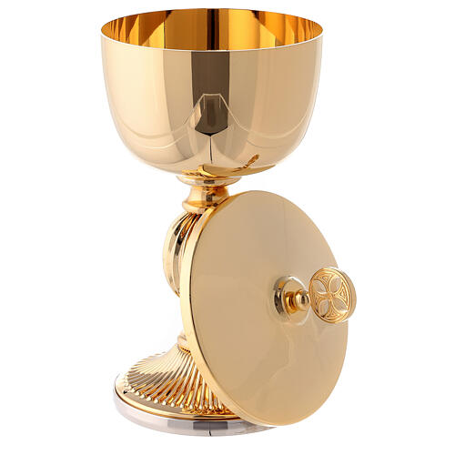 Classic engraved chalice and ciborium in gold plated brass 5