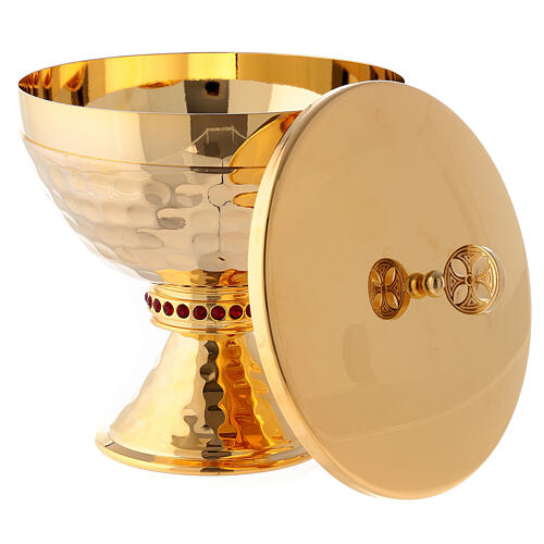 Short pyx made of brass with 24-carat gold plating and red stones 3