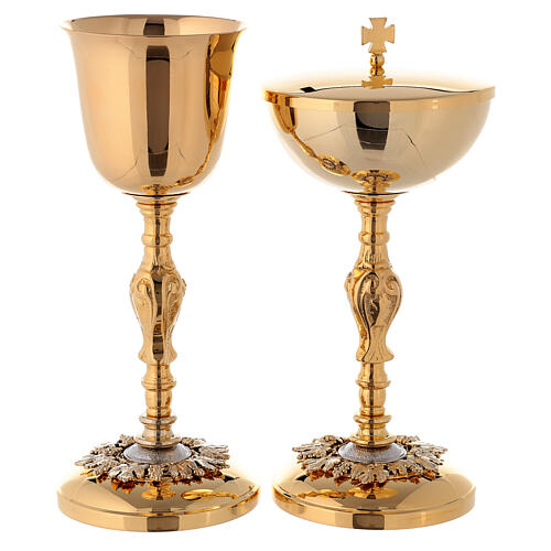 Baroque chalice and ciborium with grapes in brass 1