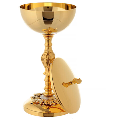 Baroque chalice and ciborium with grapes in brass 5