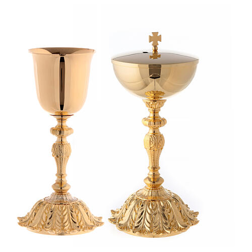 Calice e pisside ottone dorato base con fiore 1