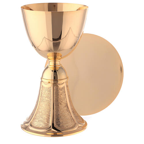 Chalice and paten with bell-mouthed base in gold plated brass 18 cm 1