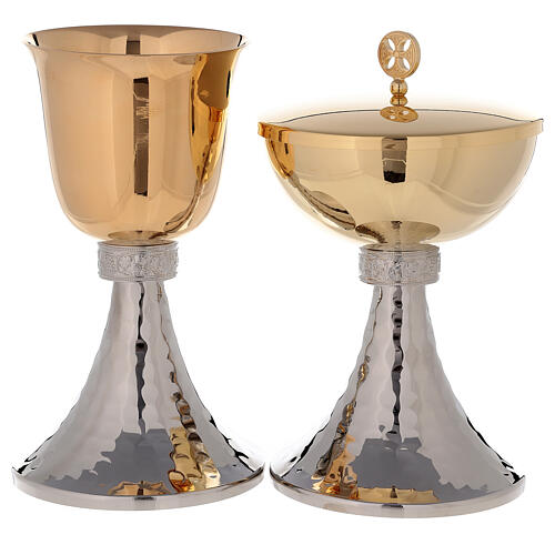 Cálice e Píxide litúrgicos copa latão dourado e base martelada 1