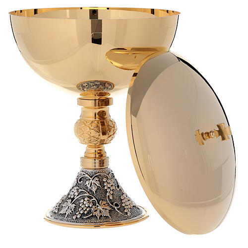 Ciborium Magnum of 24k gold plated brass grapes and leaves on the base 4