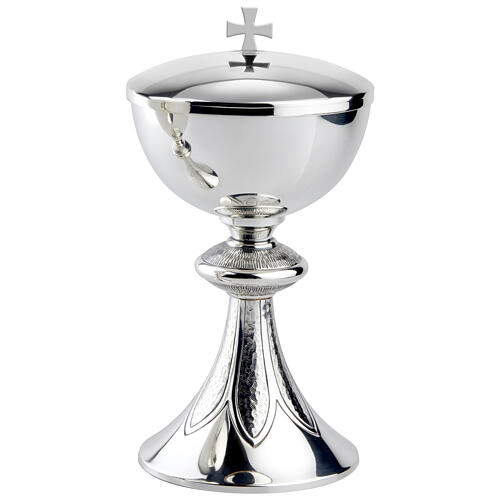 Chiselled calice ciborium and bowl paten by Molina, artistic silver collection 3