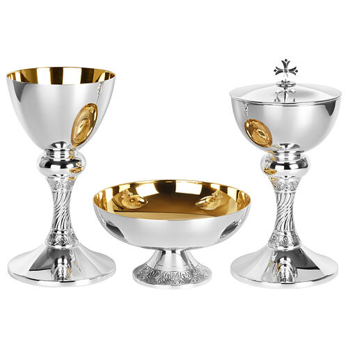 Molina Eucharist set in brass with twisted decoration 1