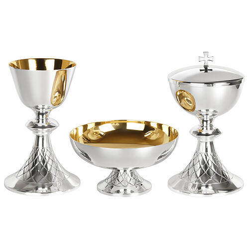 Molina Eucharist set in gilded brass with net motif 1