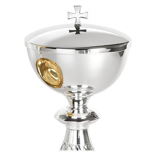 Molina Eucharist set in gilded brass with net motif 5
