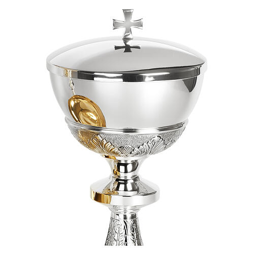 Molina Eucharistic set, gold plated brass, leaf pattern 5