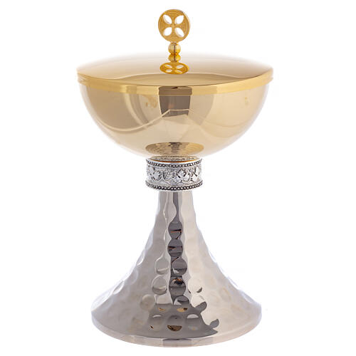 Set of chalice and ciborium with decorated node and hammered base, bicoloured brass 5