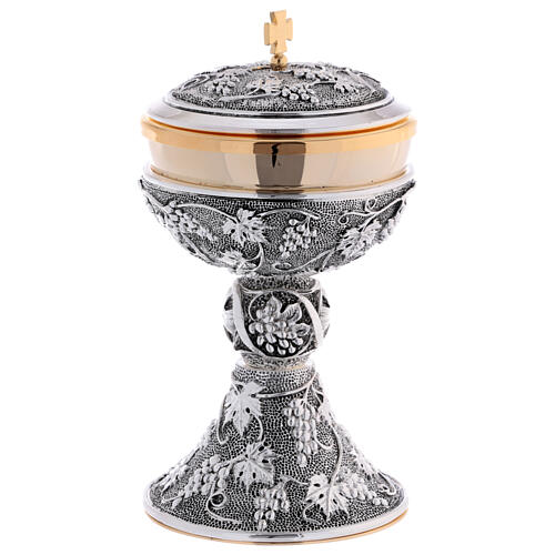 Brass decorated ciborium with bunches of grapes, leaves and vine leaves 6
