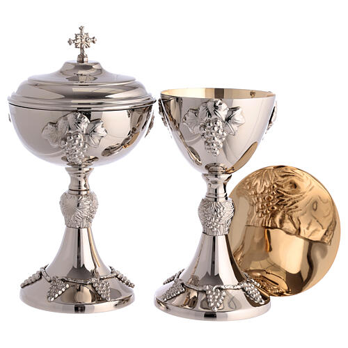 Chalice, ciborium and paten with embossed vines, silver-plated brass 1