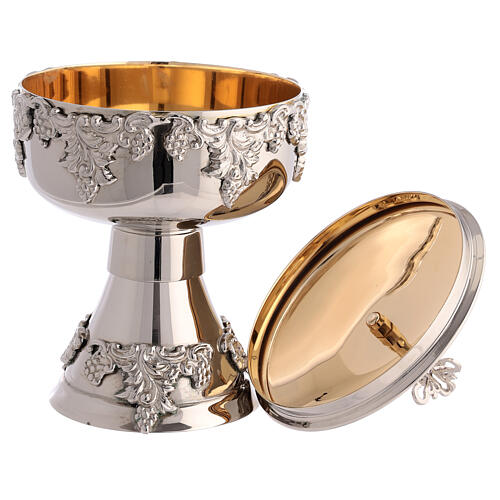 Modern chalice, ciborium and paten of silver-plated brass, embossed vine pattern 7