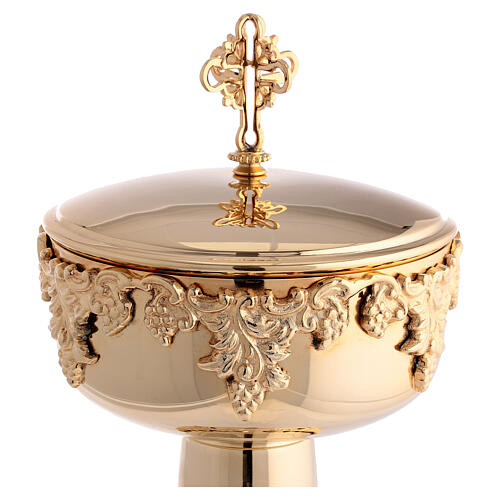 Modern set of chalice, ciborium and paten of gold plated brass, embossed vine pattern 5