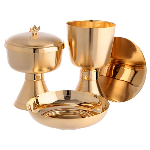 Minimalist chalice, ciborium and bowl paten of gold plated brass 1