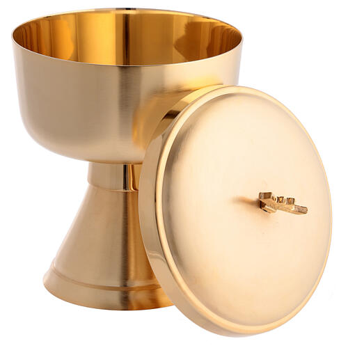 Minimalist chalice, ciborium and bowl paten of gold plated brass 5