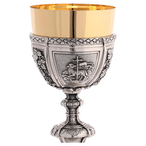 Casted chalice, bicoloured brass with embossed decorations, 13 in 4