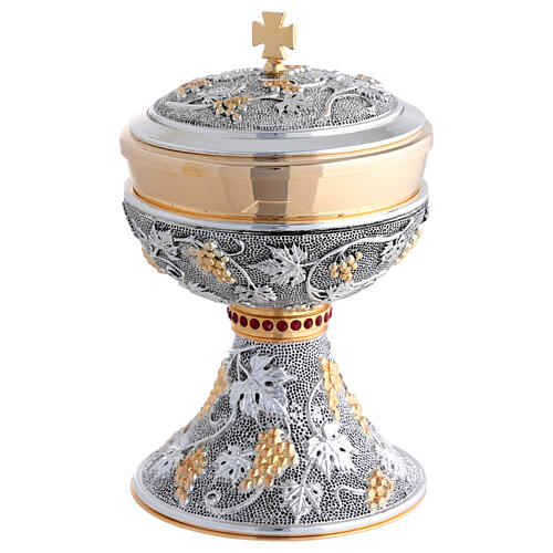 Kelch und Ziborium zweifarbig mit roten Ziersteinen und Weintraubenmotiv 4