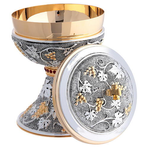 Kelch und Ziborium zweifarbig mit roten Ziersteinen und Weintraubenmotiv 6