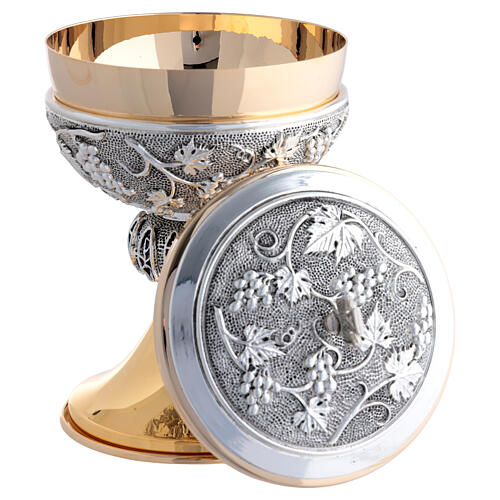 Kelch und Ziborium zweifarbig mit Weintraubenmotiv, Fischmotiven und PAX-Symbol 6