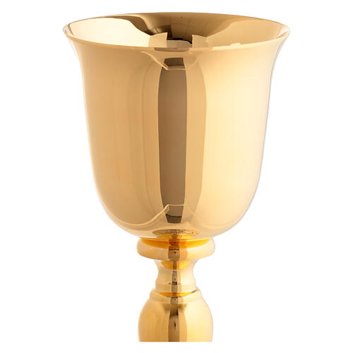 Kelch und Ziborium in Gold- und Silberoptik mit floralen Reliefmotiven an der Basis 3