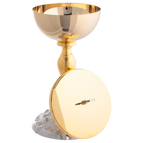 Kelch und Ziborium in Gold- und Silberoptik mit floralen Reliefmotiven an der Basis 5