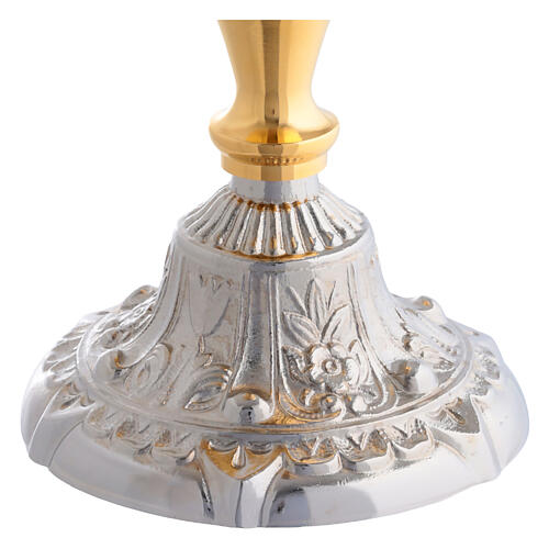 Kelch und Ziborium in Gold- und Silberoptik mit floralen Reliefmotiven an der Basis 6
