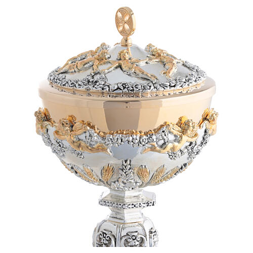Kelch und Ziborium in Silberoptik mit vergoldeten Engel- und Ährendekorationen im Barockstil 6