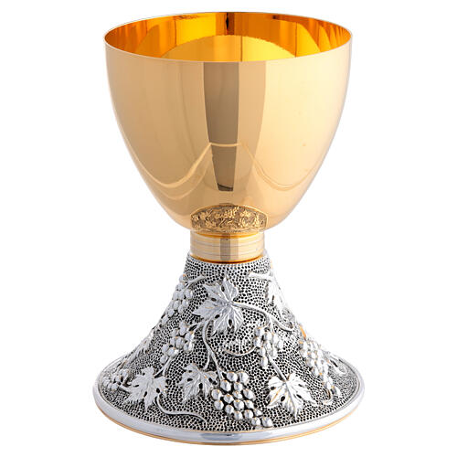 Kelch und Ziborium mit feiner Punktstruktur und Weintraubenmotiv 2