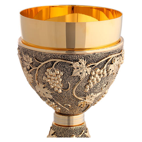 Chalice and ciborium with golden grape clusters and raised dots 3