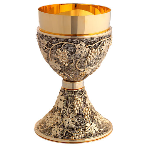 Chalice and ciborium with golden grape clusters and raised dots 7