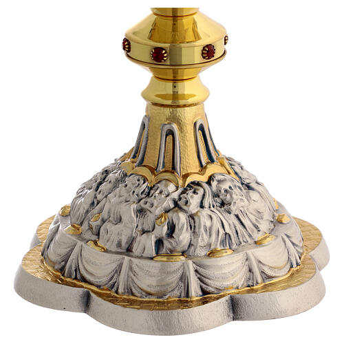 Cálice dourado cinzelado Última Ceia pedras vermelhas 23 cm 9