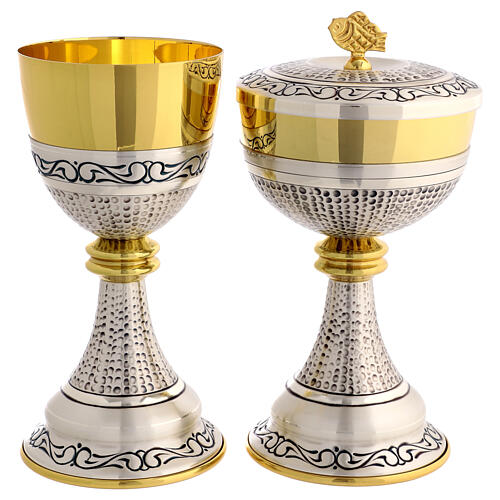Chalice and ciborium chiseled metal swirls, 20 cm 1