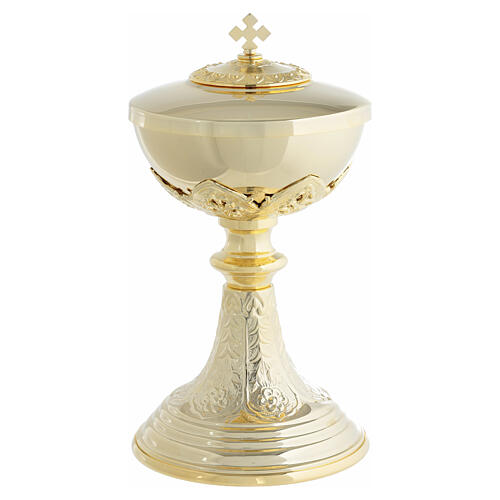 Cálice e píxide Nicola em latão dourado com decoração cinzelada 5