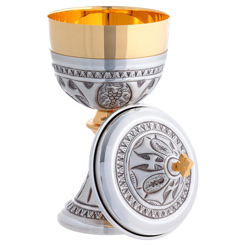 Chiseled chalice and ciborium in silver with gold finishes 6