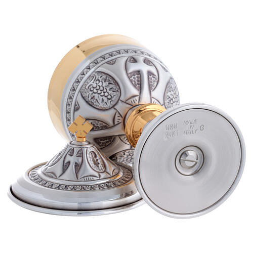 Chiseled chalice and ciborium in silver with gold finishes 7