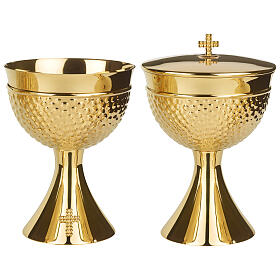 Cáliz y copón Molina copa cincelada latón dorado diseño visigodo