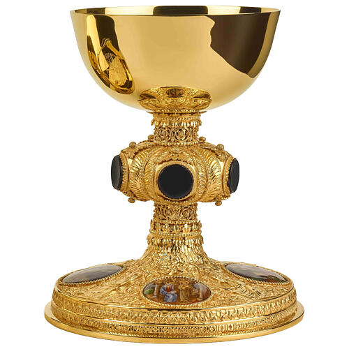 Molina chalice, paten and pyx in gold plated silver with black onyx stones and scenes of Jesus' life 2