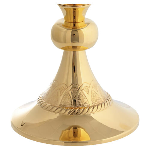 Conjunto litúrgico cálice, píxide e patena de ofertório Molina em latão dourado com decoração em forma de arco 3