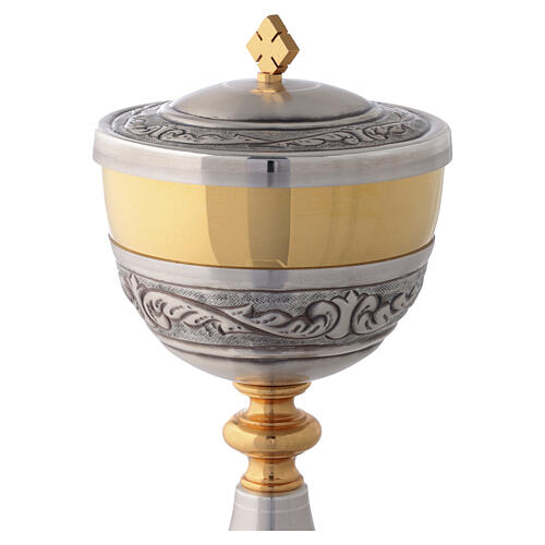 Bicoloured brass chalice and ciborium with engraved gold and silver floral details 6