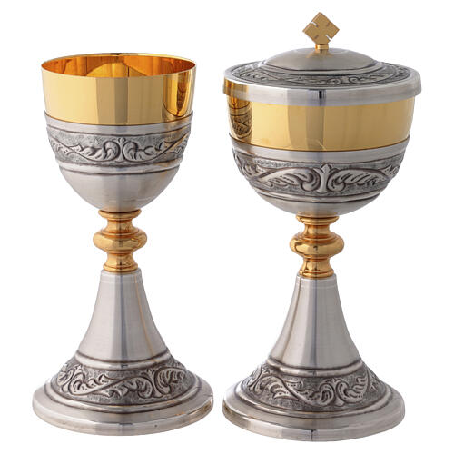 Bicolored chased chalice and ciborium in gold and silver with floral details 1