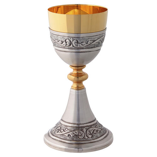 Bicolored chased chalice and ciborium in gold and silver with floral details 3