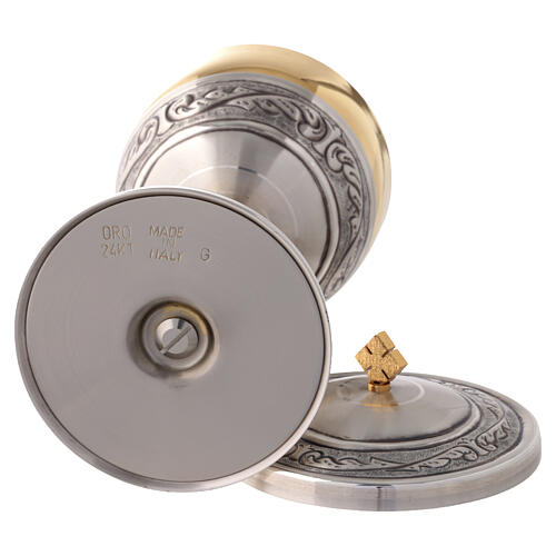 Bicolored chased chalice and ciborium in gold and silver with floral details 9